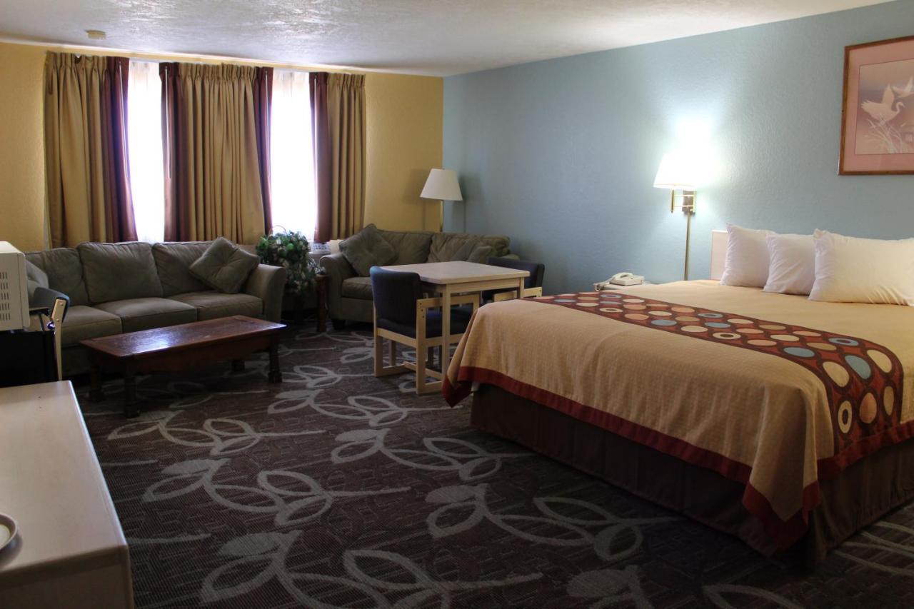 Super 8 By Wyndham Nephi Hotel Exterior photo