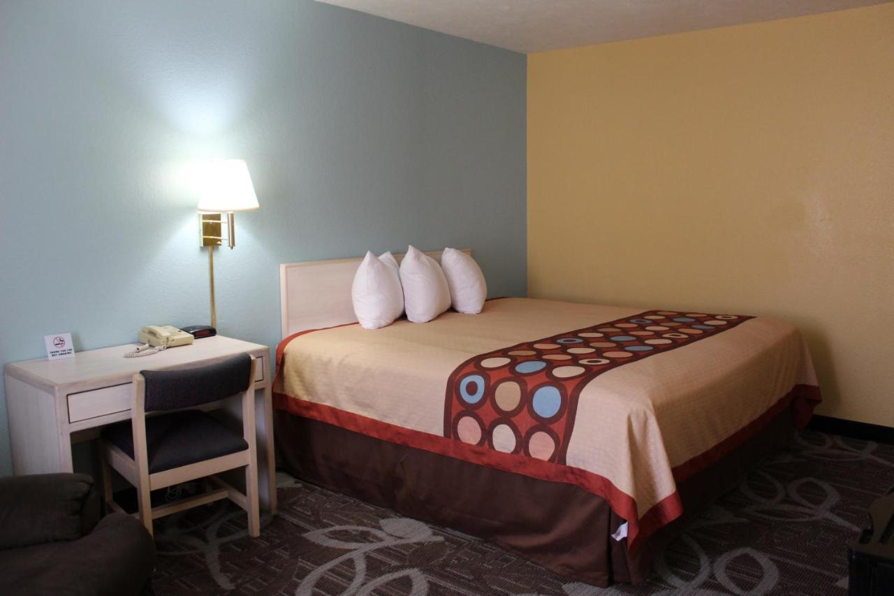 Super 8 By Wyndham Nephi Hotel Exterior photo