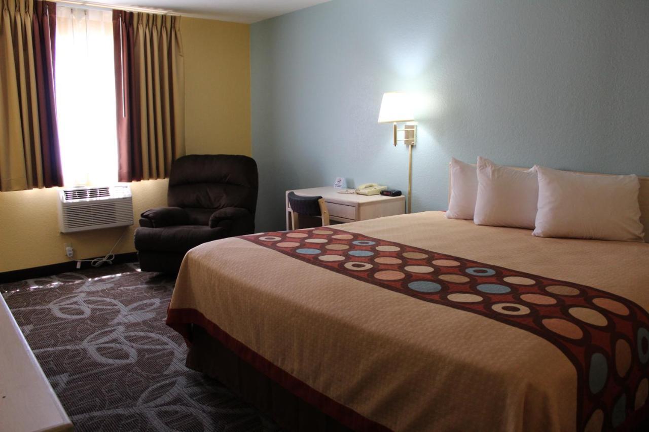 Super 8 By Wyndham Nephi Hotel Exterior photo