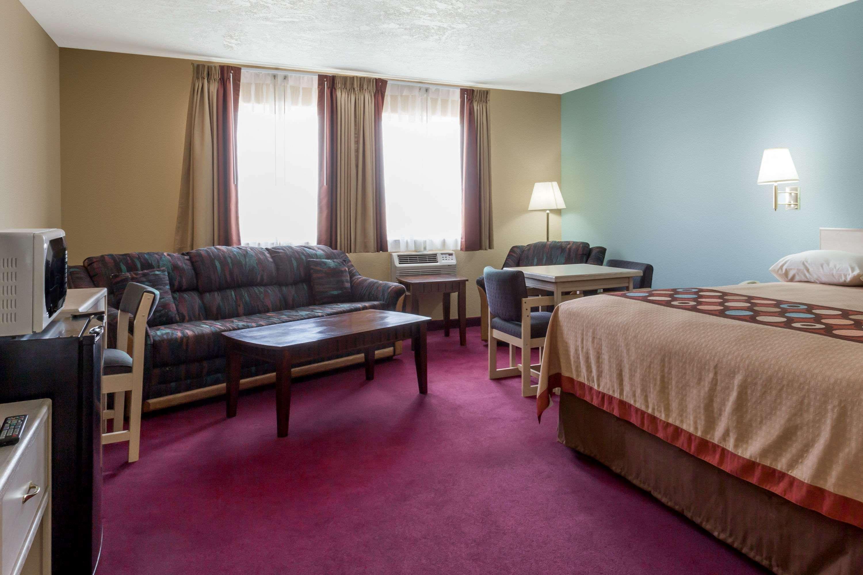Super 8 By Wyndham Nephi Hotel Exterior photo