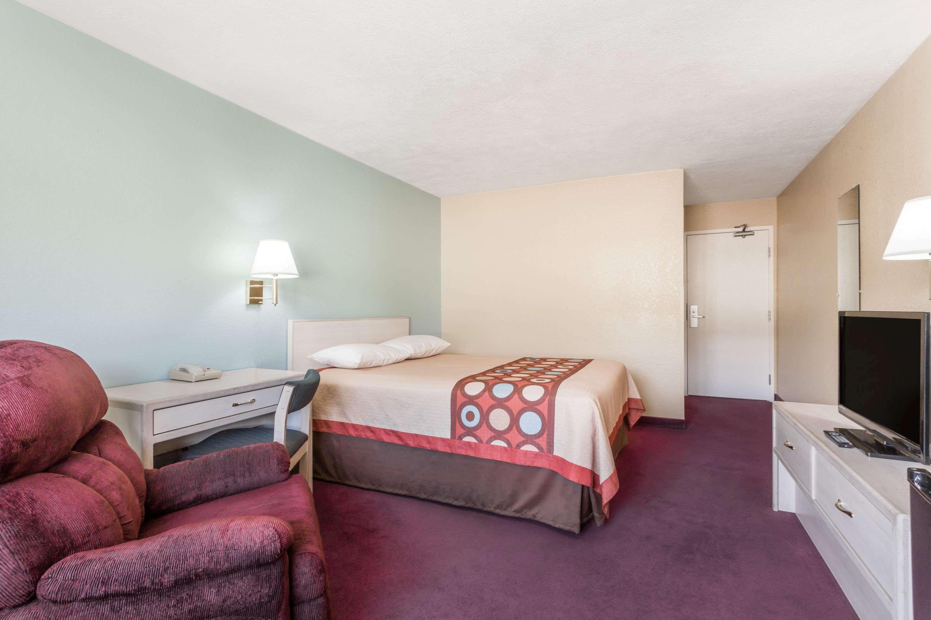 Super 8 By Wyndham Nephi Hotel Exterior photo